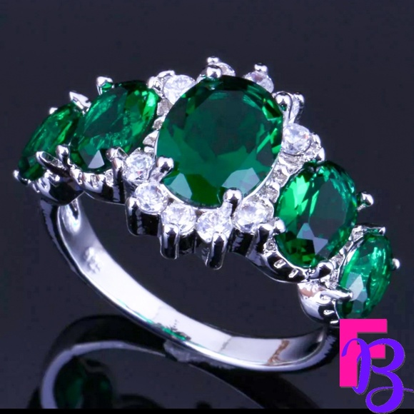Size 10 Emerald & CZ Sterling Silver Ring - Picture 6 of 10